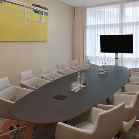 Hotel Moevenpick City Centre 4*