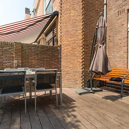 公寓 Spacious Familyhouse With Garden In Zuid