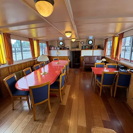 Hotelboot Zwaan Szálloda *