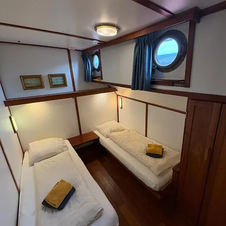 Hotelboot Zwaan Szálloda