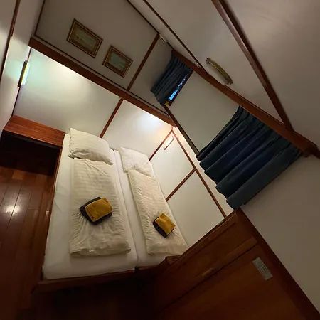 Hotelboot Zwaan Szálloda *