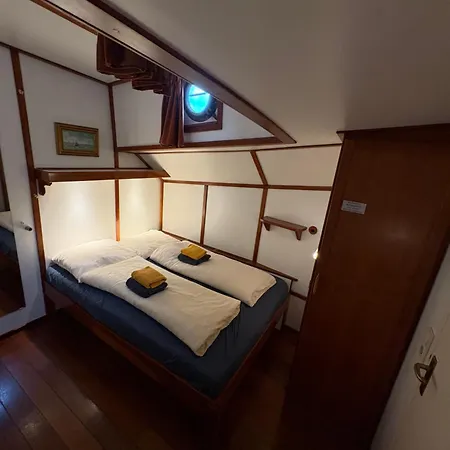 Hotelboot Zwaan Szálloda