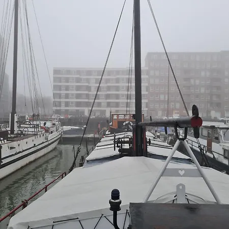 Charmante Kapiteinshut Op Historisch Schip De Hoop Ámsterdam