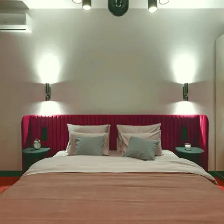 4 Bedrooms Near Dam Square Apartment