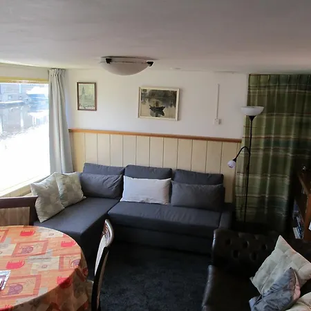 Houseboat Under The Mill Bådhotel
