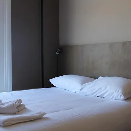 Aston City Hotel 2*