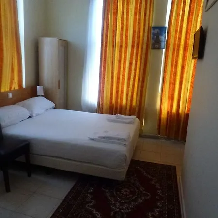 Hotel Isis 3*