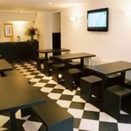 Hotel 74