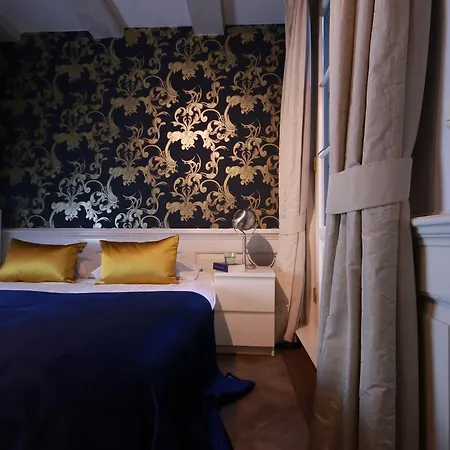Canal Hotel 3*