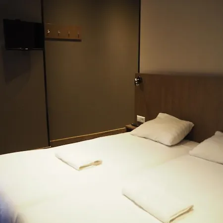 Aston City Hotel 2*