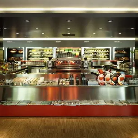 Citizenm South 4*