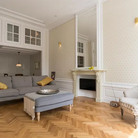 The Monumental Canal House Anna Apartment