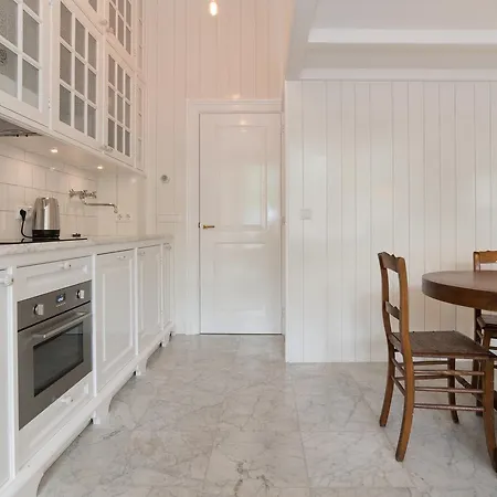 The Monumental Canal House Anna Apartment