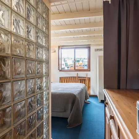 Hotel na wodzie Houseboat William & Houseboat Arthur