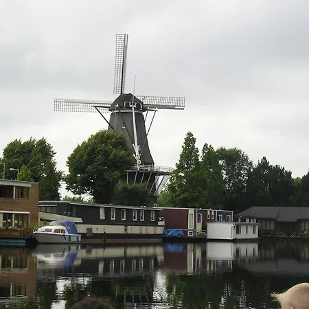 Bådhotel Houseboat Under The Mill Amsterdam