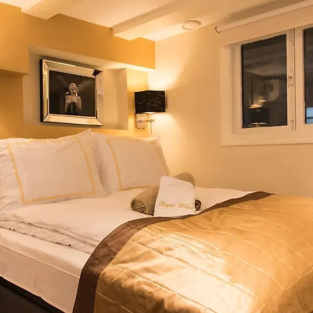 Royal Plaza Hotel 3*