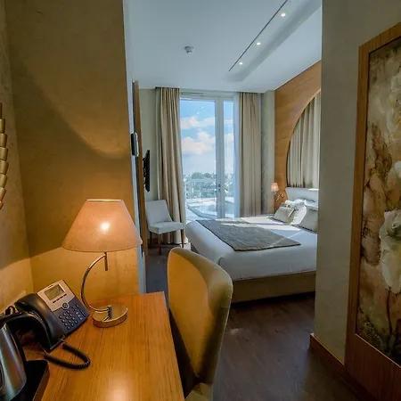 Hotel Grand Downtown 4*