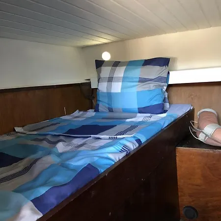 The Flying Dutchman Boat Hotel en barco *