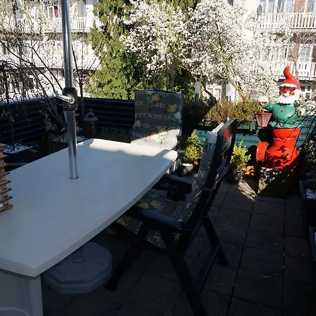 阿姆斯特丹屋顶露台住宿加早餐旅馆 2*