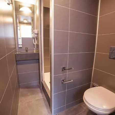 Budget Y Boulevard Hotel 2*