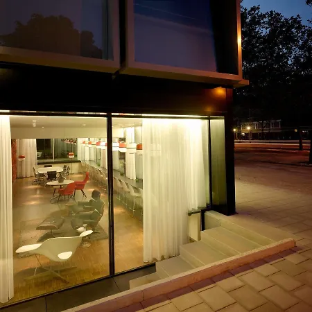 Citizenm South 4*