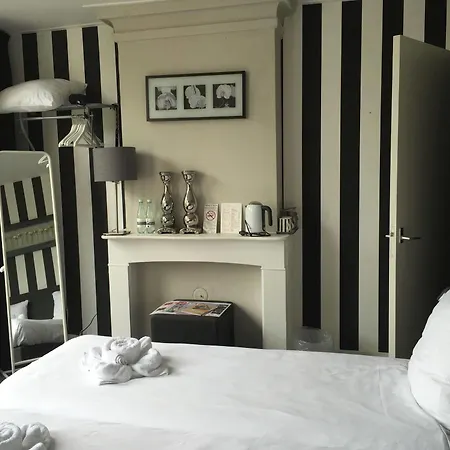 Nine-t-teen Bed And Boutique Отель типа 