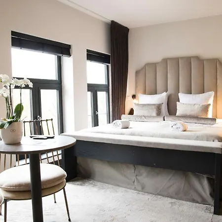 House Of Amstel 3*
