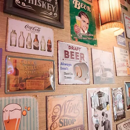 Durty Nelly's Hostel *