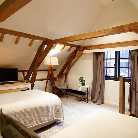Authentic - De Vergulden Eenhoorn Hotel 4*