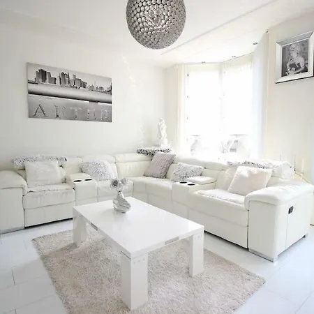 White Luxury Penthouse In Centre أمستردام