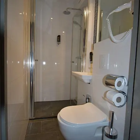 Hermitage Hotel 2*