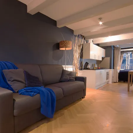 Apartment Canal
