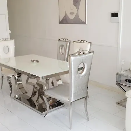 White Luxury Penthouse In Centre * أمستردام