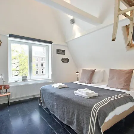 2 Bedroom Center Terrace * Амстердам