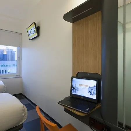 Easyhotel Arena Boulevard 2*