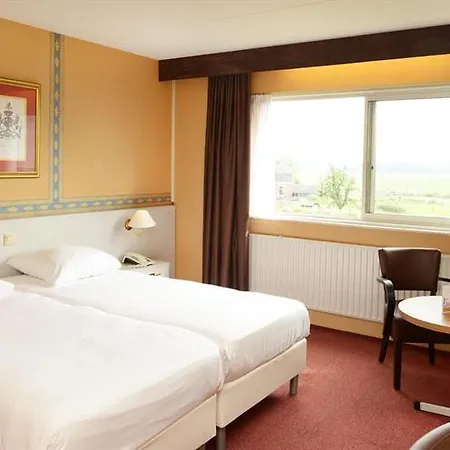Hotel Gr8 Riverside 3*