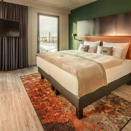 Hotel - The Niu, Fender 4*