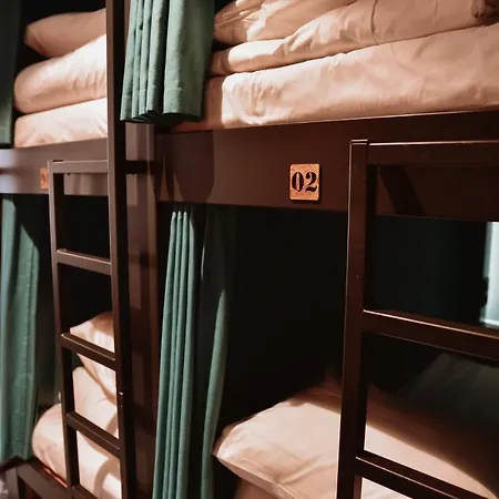 Durty Nelly's Hostel *